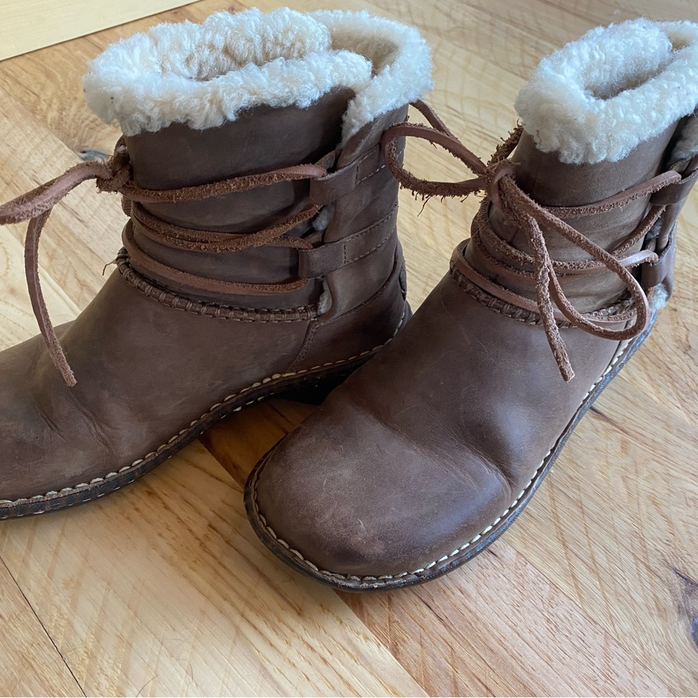 UGG leather Sherpa tie booties